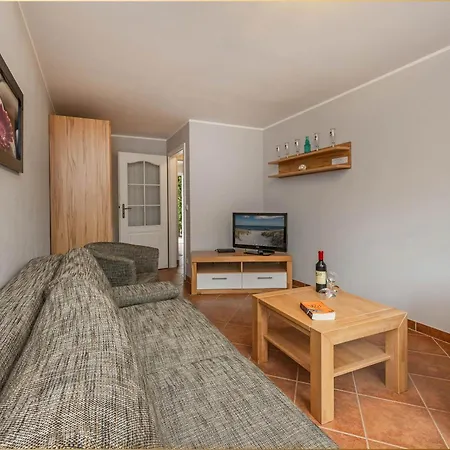 Apartman Tema 11 *